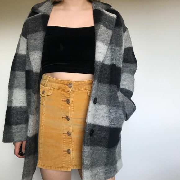 BDG UO corduroy tan mini skirt size 4 - Picture 5 of 5